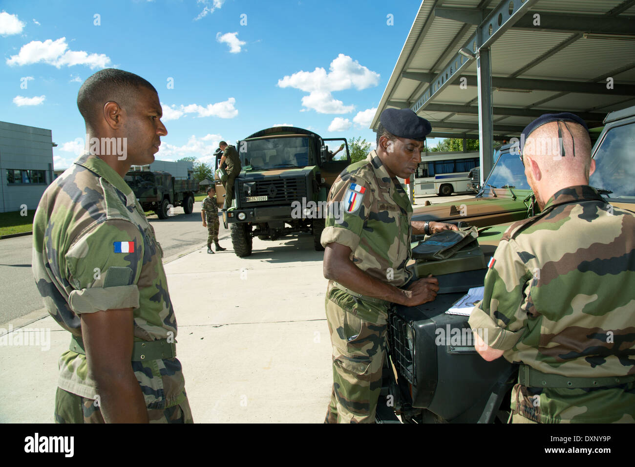 Muellheim, Allemagne, les soldats français dans la prise d'inventaire sur le terrain de la Caserne de Robert Schumann - - Banque D'Images