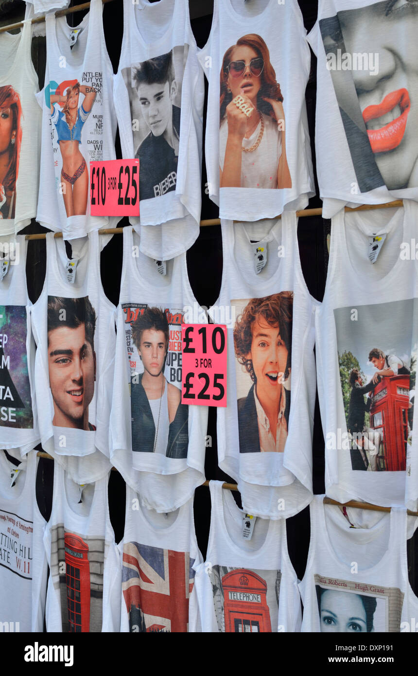 Les images de personnes sur des t-shirts, Notting Hill, Londres, Royaume-Uni. Banque D'Images