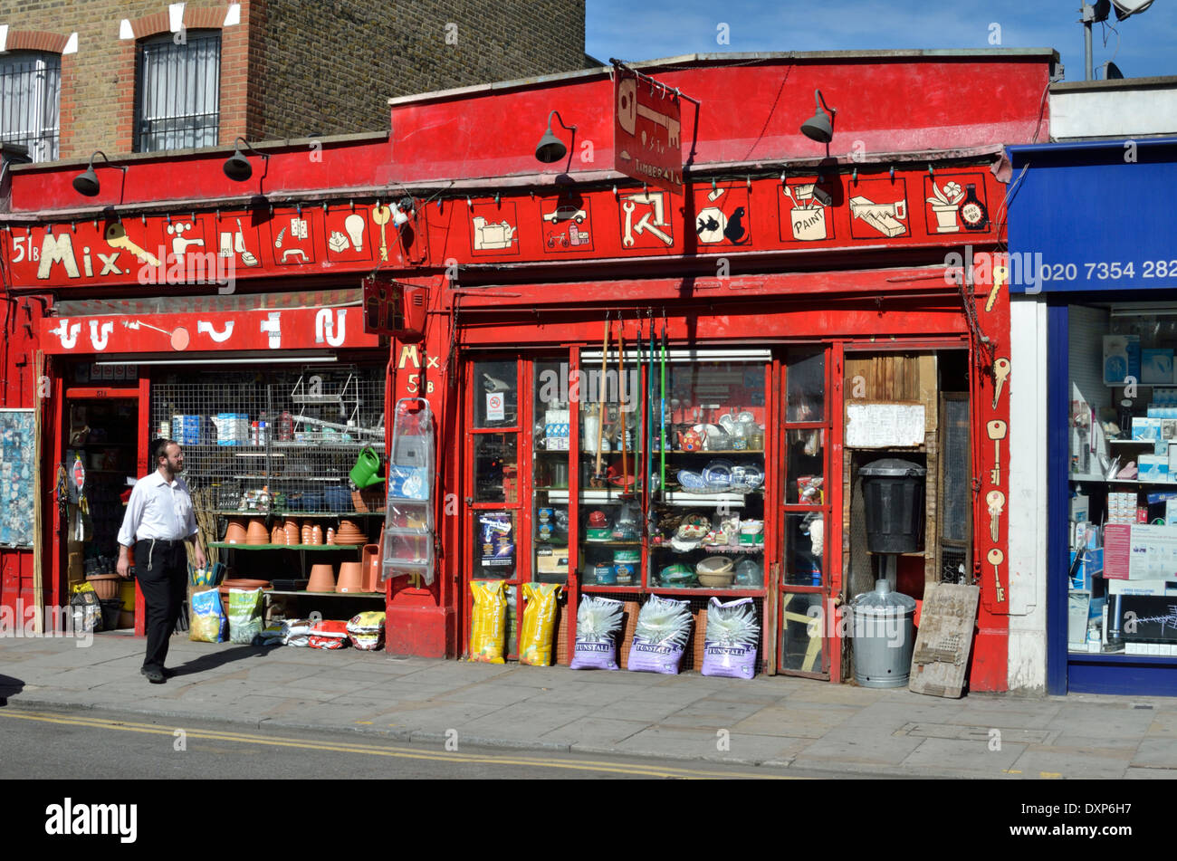 Une boutique de matériel de Blackstock Road, Finsbury Park, London, UK Banque D'Images