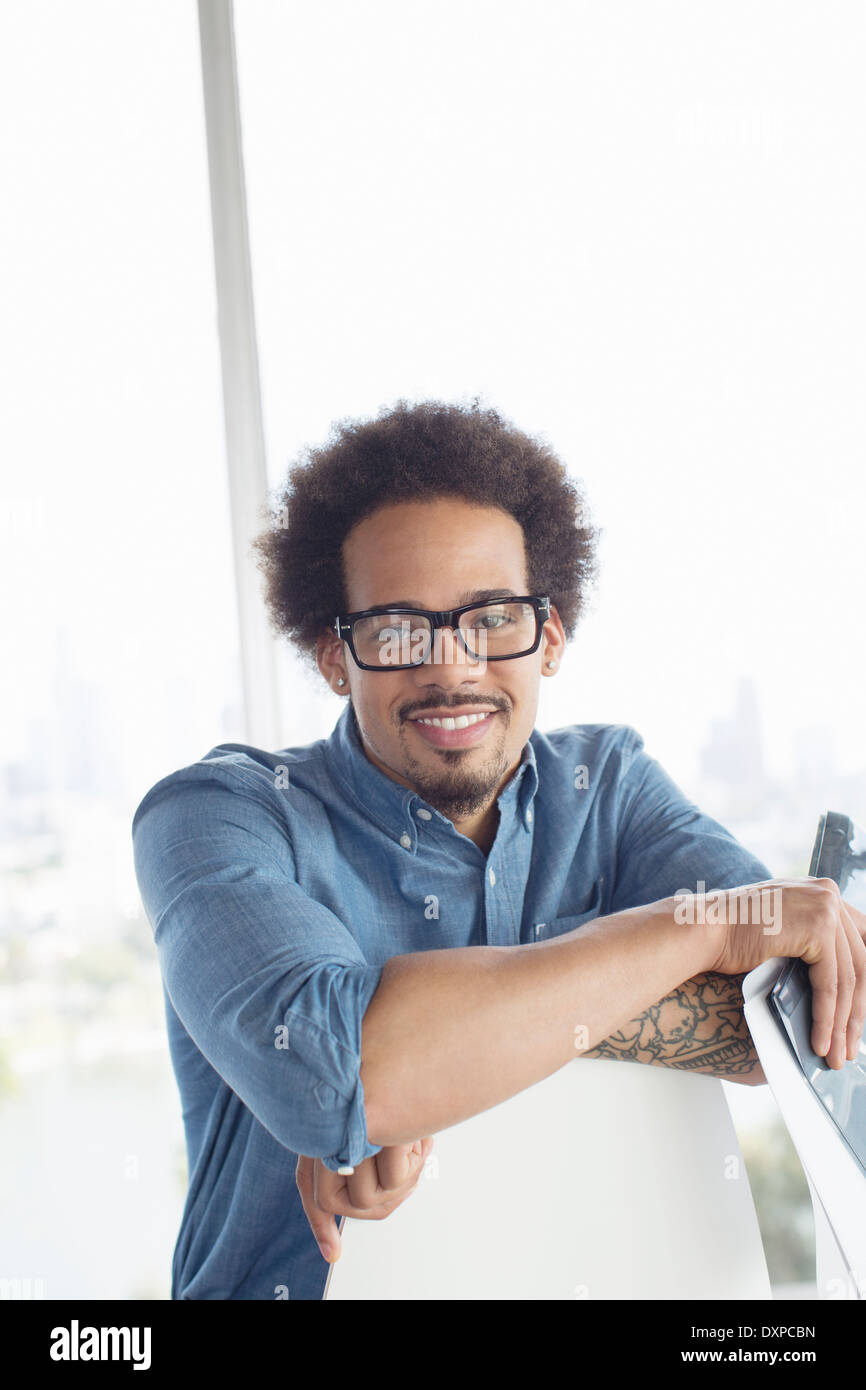 Portrait of businessman wearing eyeglasses Banque D'Images