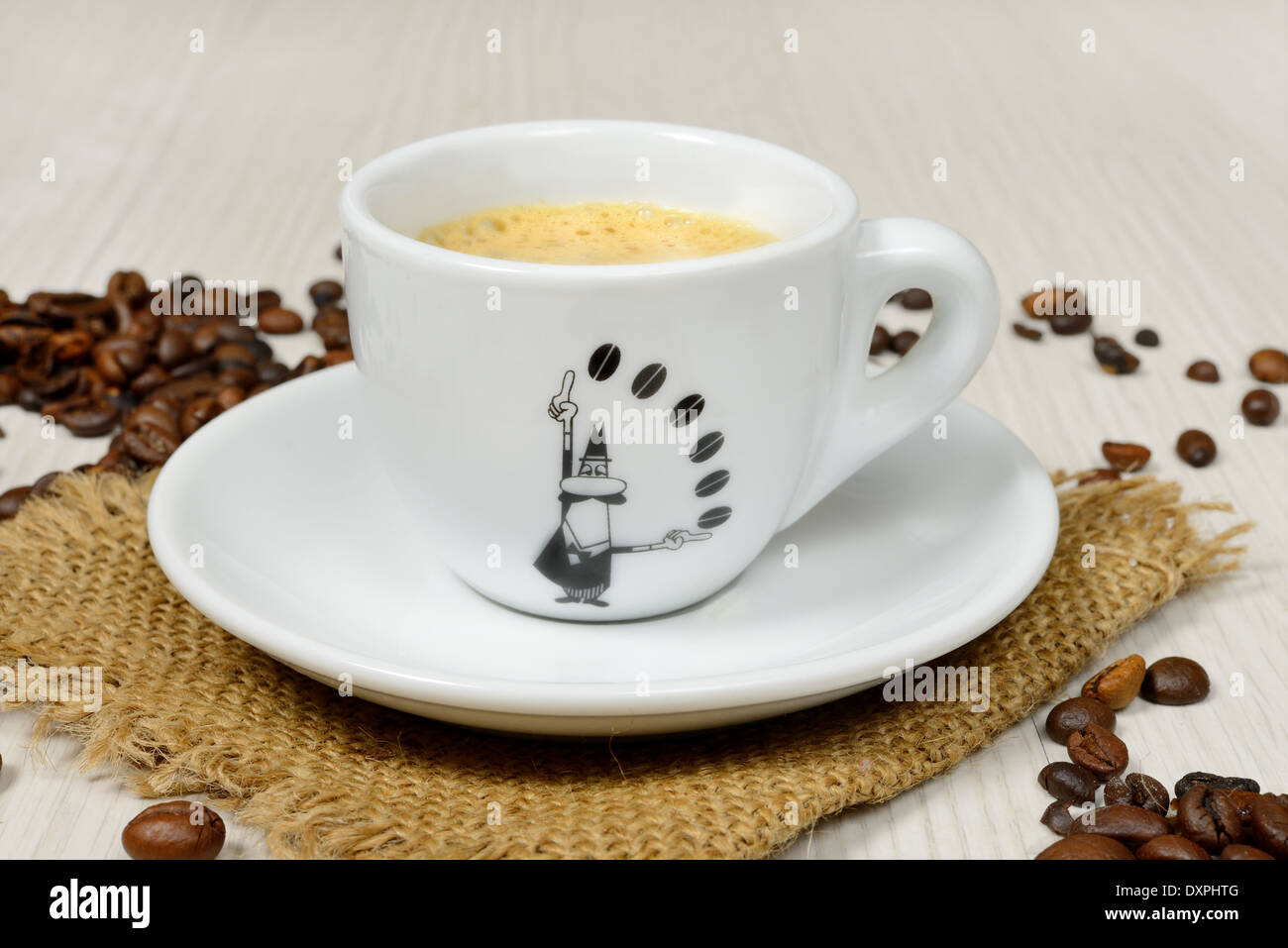 NAPLES, ITALIE - circa 2014:Alfonso Royal Vkb est l'inventeur de Moka café en 1933, aujourd'hui, 90 % des familles italiennes ont un café Banque D'Images NAPLES, ITALIE - circa 2014:Alfonso Royal Vkb est l'inventeur de Moka café en 1933, aujourd'hui, 90 % des familles italiennes ont un café Banque D'Images