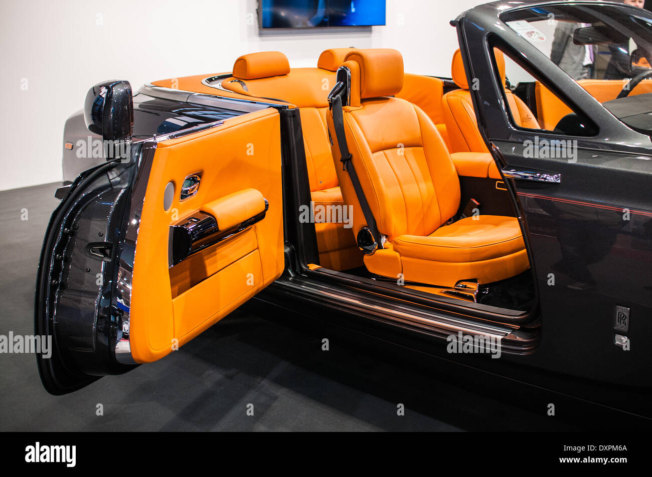 Poznan, Pologne. Mar 27, 2014. Poznan Motor Show est le plus grand événement juste en Pologne, l'industrie automobile, organisé chaque année par la foire internationale. Sur la photo Rolls-Royce Wraith convertible. Credit : Lukas Juszczak/Alamy Live News Banque D'Images