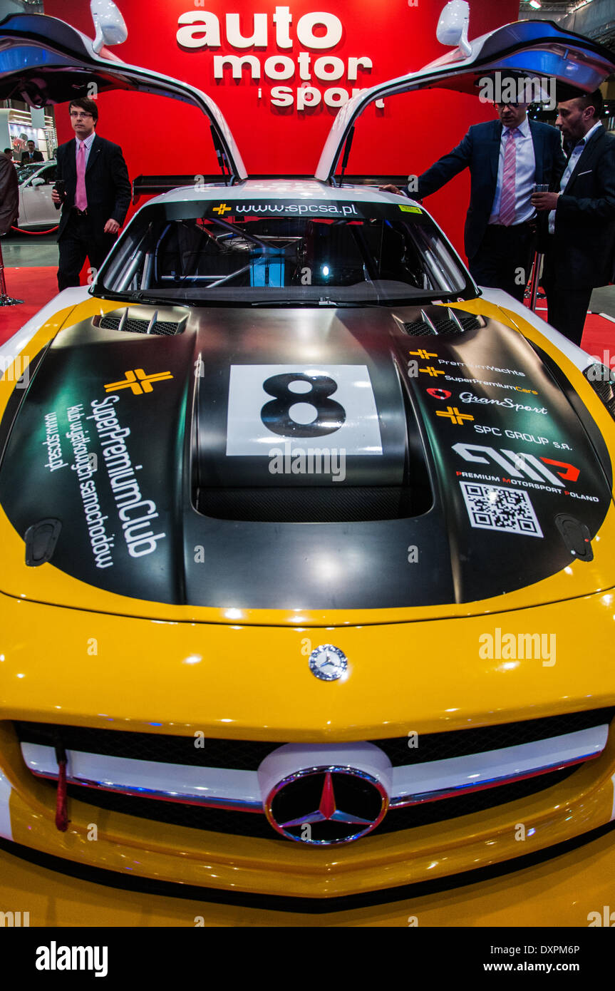 Poznan, Pologne. Mar 27, 2014. Poznan Motor Show est le plus grand événement juste en Pologne, l'industrie automobile, organisé chaque année par la foire internationale. Sur la photo Mercedes SLS AMG GT3. Credit : Lukas Juszczak/Alamy Live News Banque D'Images