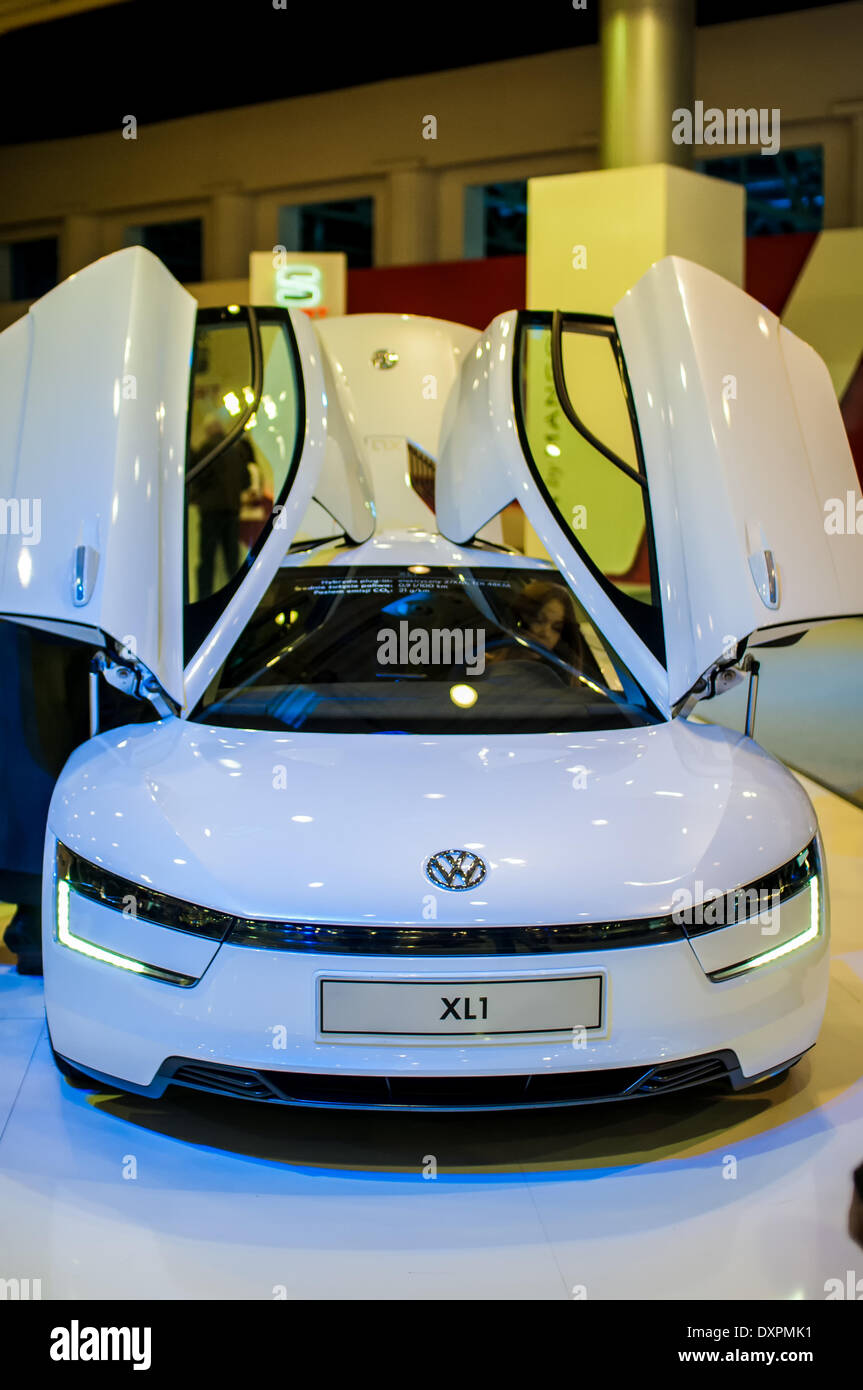 Poznan, Pologne. Mar 27, 2014. Poznan Motor Show est le plus grand événement juste en Pologne, l'industrie automobile, organisé chaque année par la foire internationale. Sur la photo Volkswagen XL1. Credit : Lukas Juszczak/Alamy Live News Banque D'Images