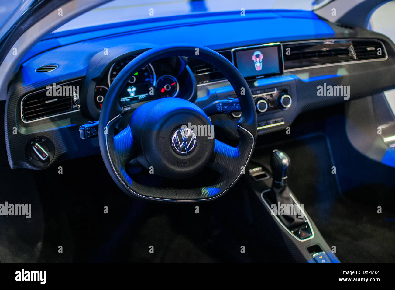 Poznan, Pologne. Mar 27, 2014. Poznan Motor Show est le plus grand événement juste en Pologne, l'industrie automobile, organisé chaque année par la foire internationale. Sur la photo Volkswagen XL1. Credit : Lukas Juszczak/Alamy Live News Banque D'Images