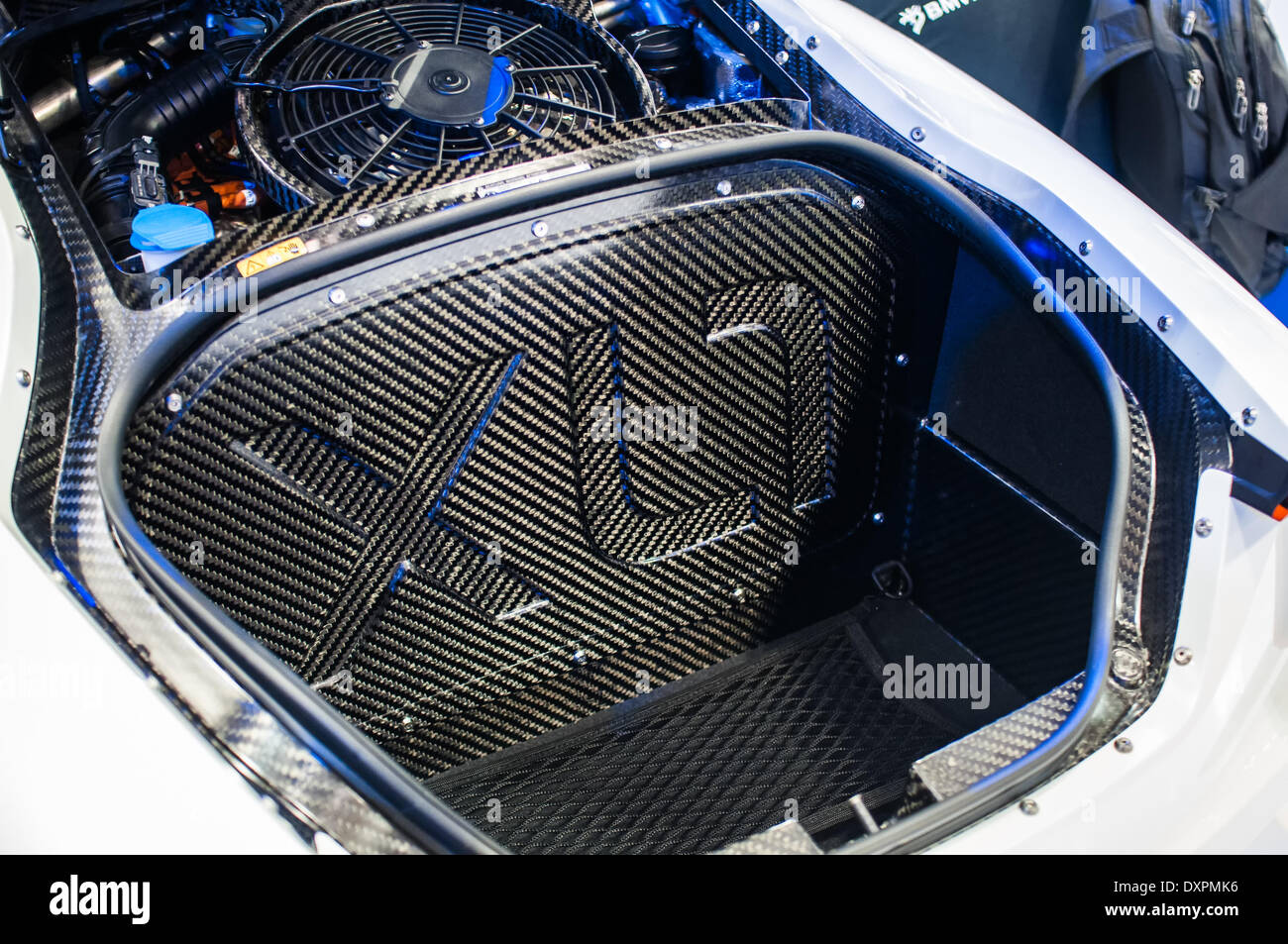 Poznan, Pologne. Mar 27, 2014. Poznan Motor Show est le plus grand événement juste en Pologne, l'industrie automobile, organisé chaque année par la foire internationale. Sur la photo Volkswagen XL1. Credit : Lukas Juszczak/Alamy Live News Banque D'Images