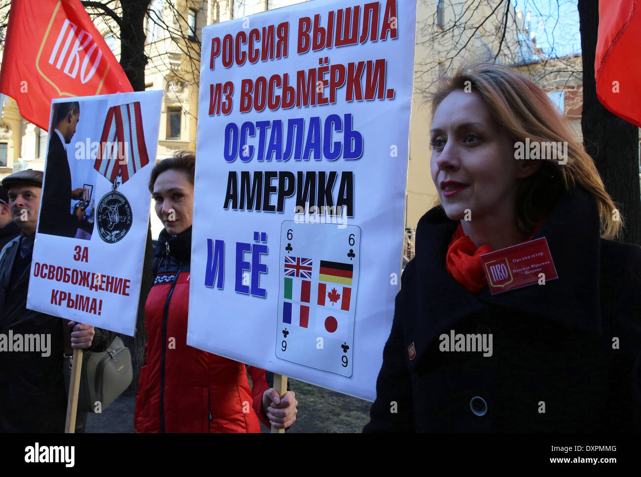 Saint-pétersbourg, Russie. Mar 28, 2014. Les piquets de ''l'Amérique, je vous remercie de la Crimée !'' adoptée à l'Consulat général des États-Unis à Saint-Pétersbourg. Les participants du rallye remis au personnel de l'ambassade russe pain avec les mots ''Je vous remercie de l'CrimeaÃ NurPhoto © Andreï Pronin//ZUMAPRESS.com/Alamy Live News Banque D'Images