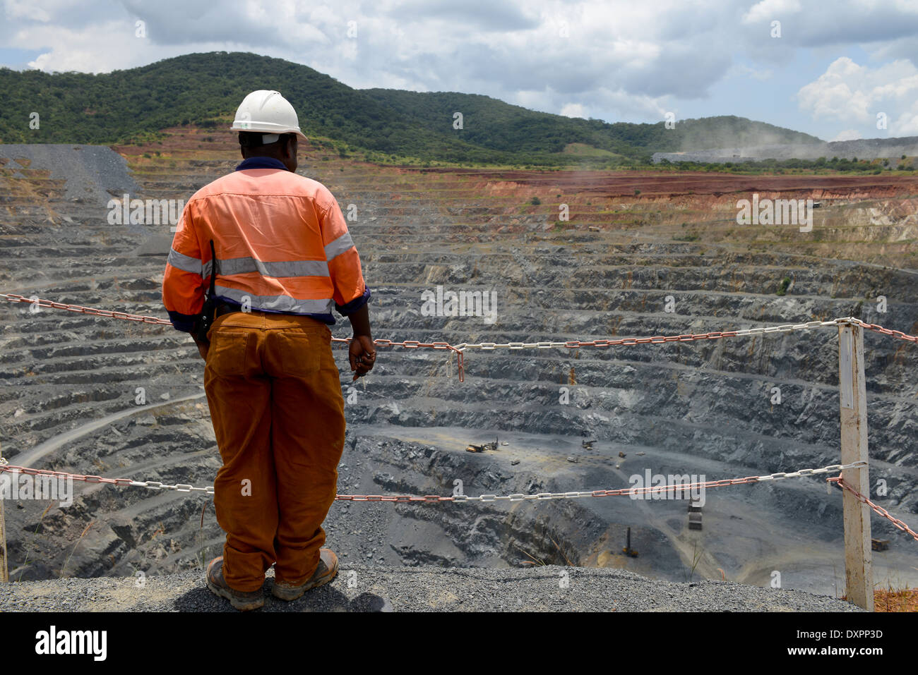 Tanzanie Geita, ville, secteur des mines d'or, mine à ciel ouvert de la société AngloGold Ashanti - goldmines goldmining goldminer Banque D'Images