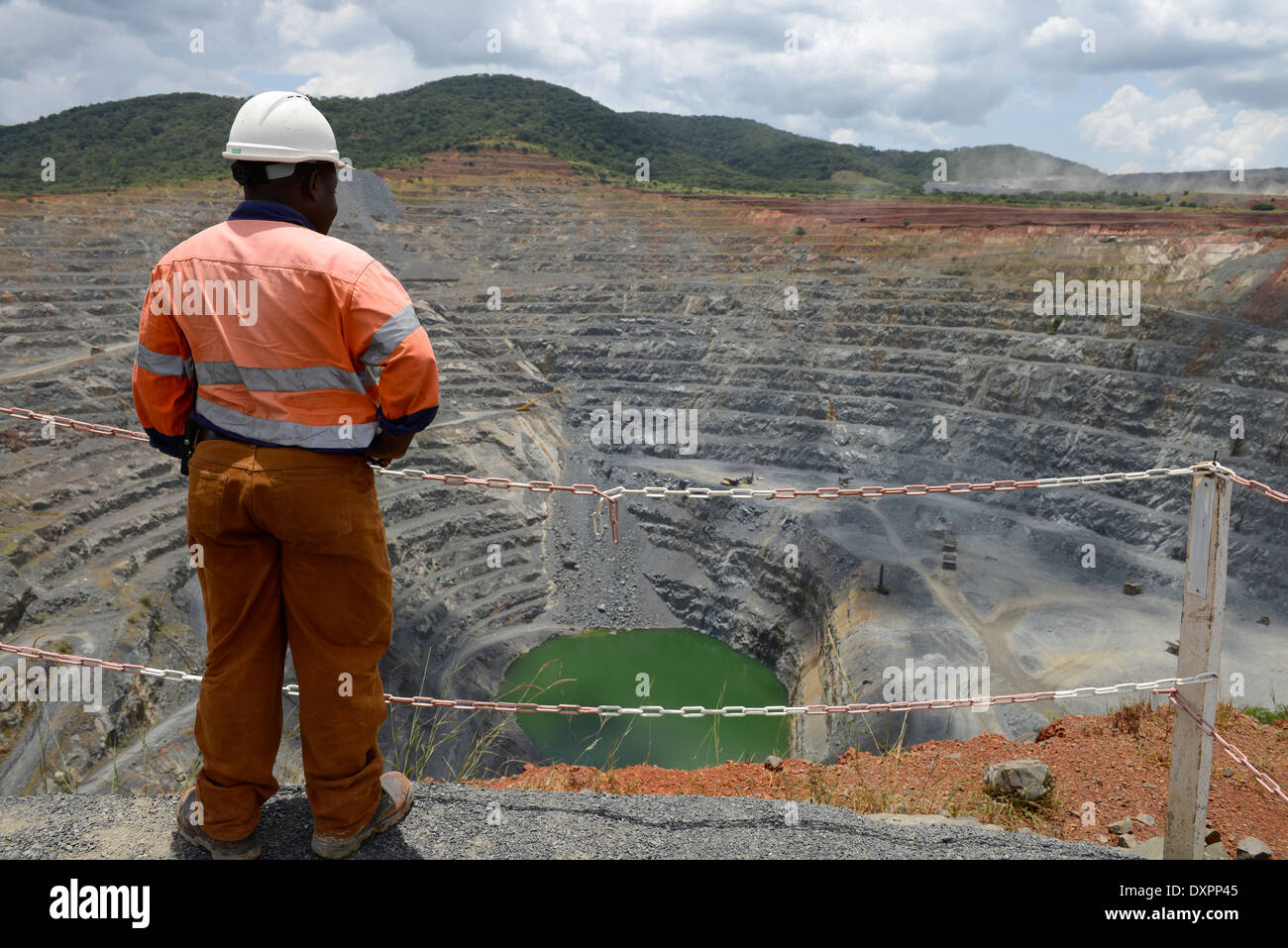 Tanzanie Geita, ville, secteur des mines d'or, mine à ciel ouvert de la société AngloGold Ashanti - goldmines goldmining goldminer Banque D'Images