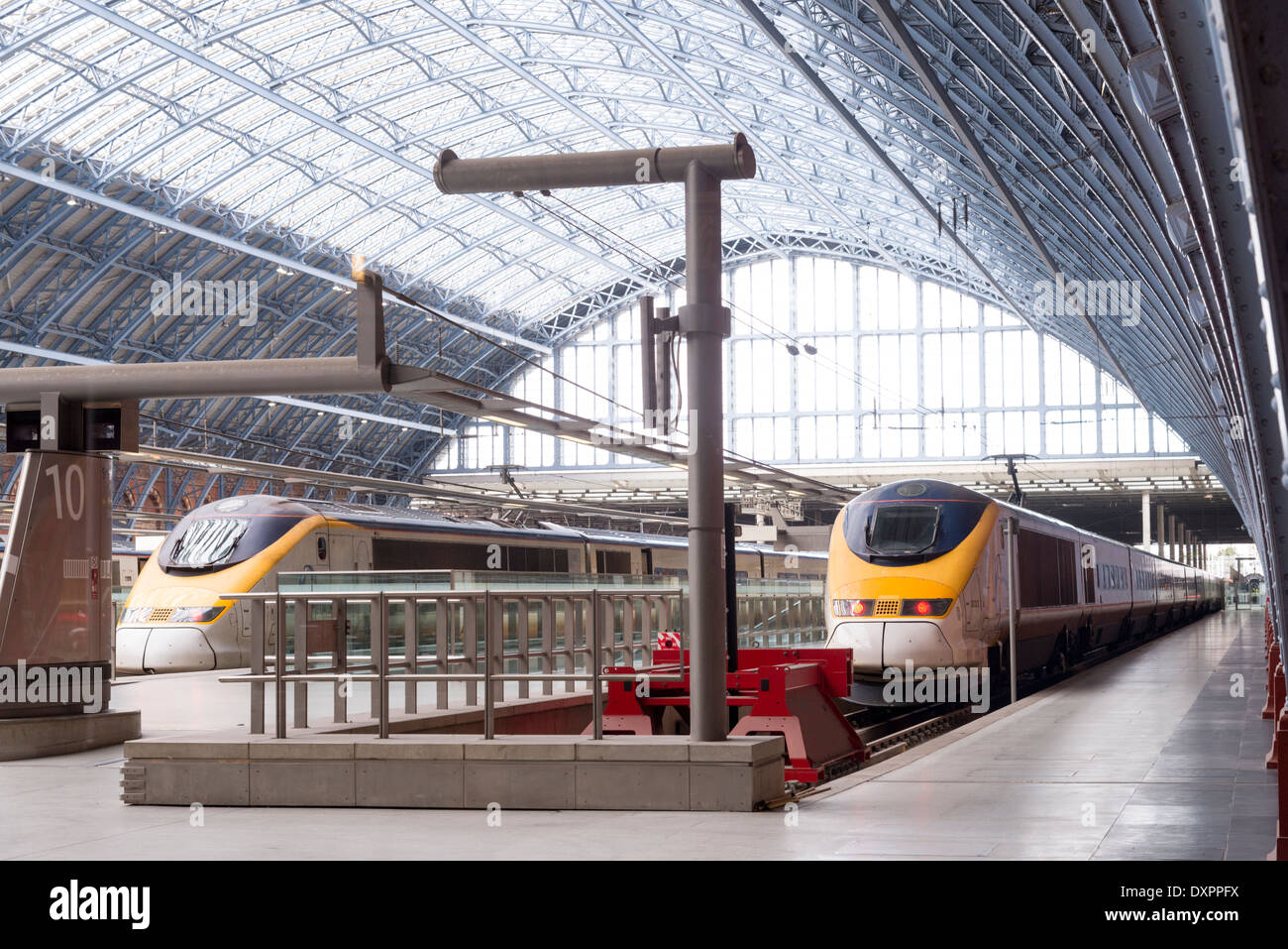 L'Eurostar à la gare de St Pancras International, Londres, Angleterre, Royaume-Uni Banque D'Images