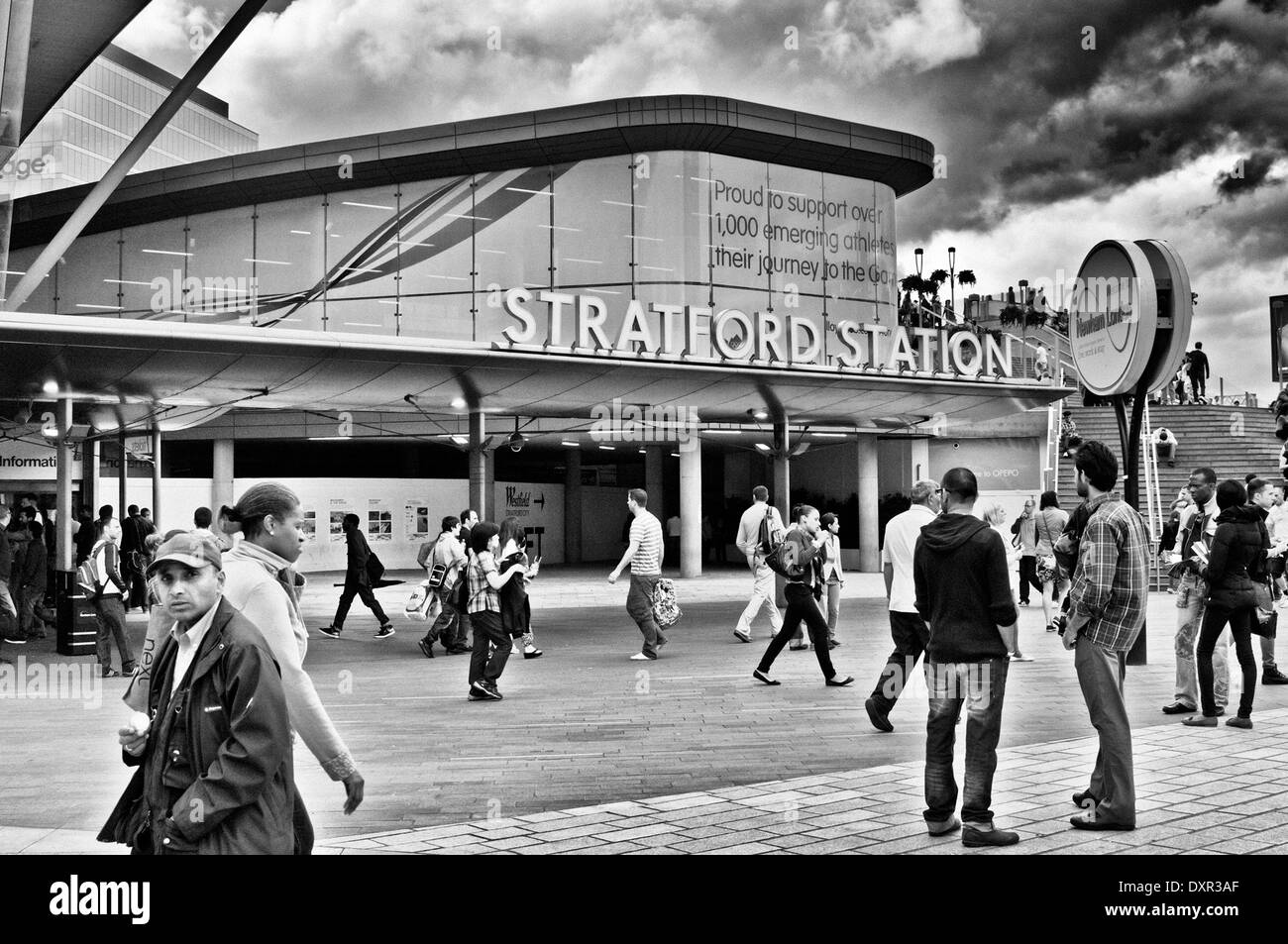 La station Stratford, Londres, noir et blanc Banque D'Images