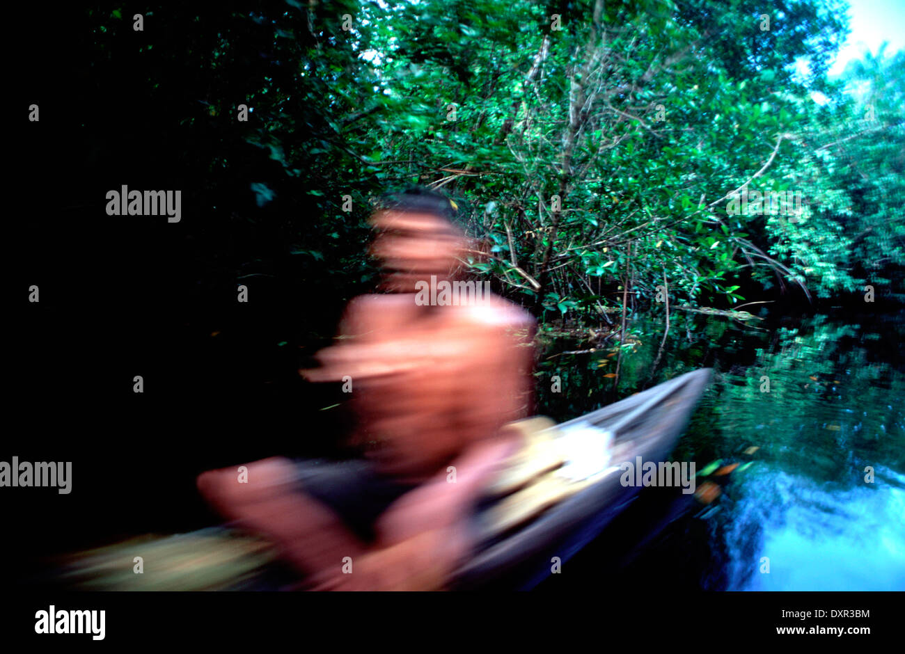Un bateau dans l'Orénoque. Les Warao sont un peuple autochtone vivant dans le nord-est du Venezuela et de l'ouest de la Guyane. Autre Banque D'Images