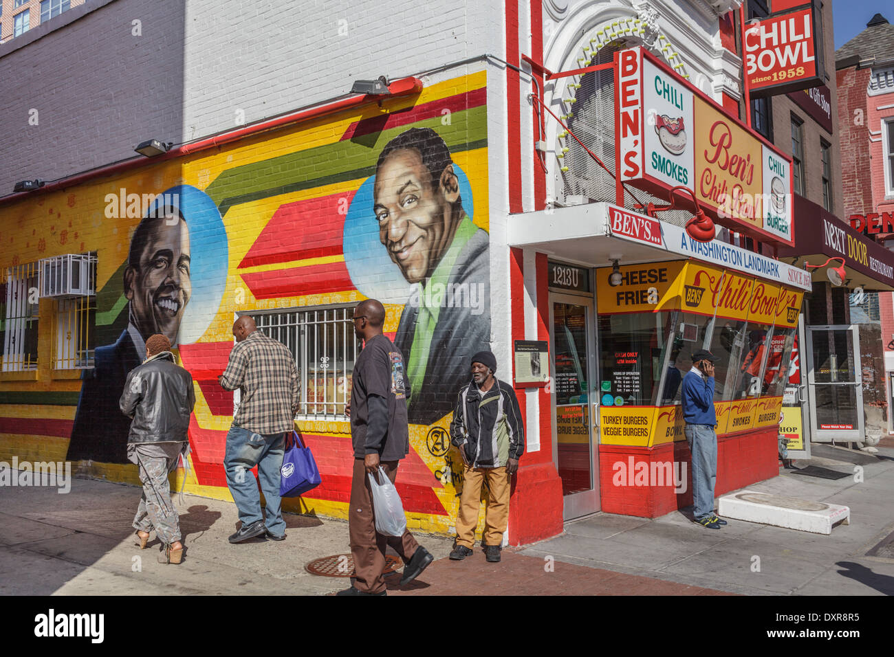 Les héros afro-américains dans une fresque sur Ben's Chili Bowl, U Street, Washington DC, District of Columbia. Banque D'Images