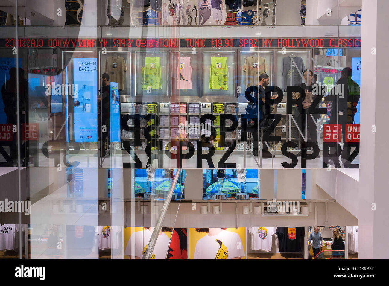 Uniqlo présente son SPRZ NY collection dans leur magasin phare de la Cinquième Avenue à New York Banque D'Images