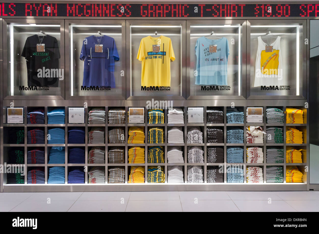 Uniqlo présente son SPRZ NY collection dans leur magasin phare de la Cinquième Avenue à New York Banque D'Images