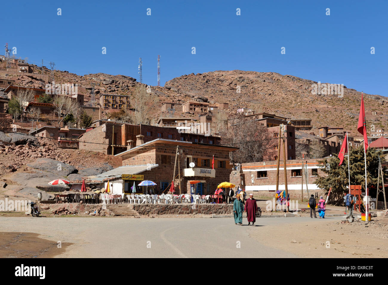Le village d'Oukaimeden, un centre de ski et de randonnée dans les montagnes de l'Atlas au-dessus de Marrakech, Maroc Banque D'Images