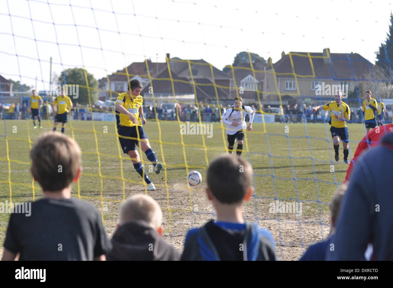 Brett Poates de Gosport marque un premier semestre de mort pour mettre en place 1-0 Gosport Gosport Borough, Évêques Storford v FC, FC Division sud SKRILL, 29 mars 2014. (C) Paul Gordon | Alamy Live News Banque D'Images
