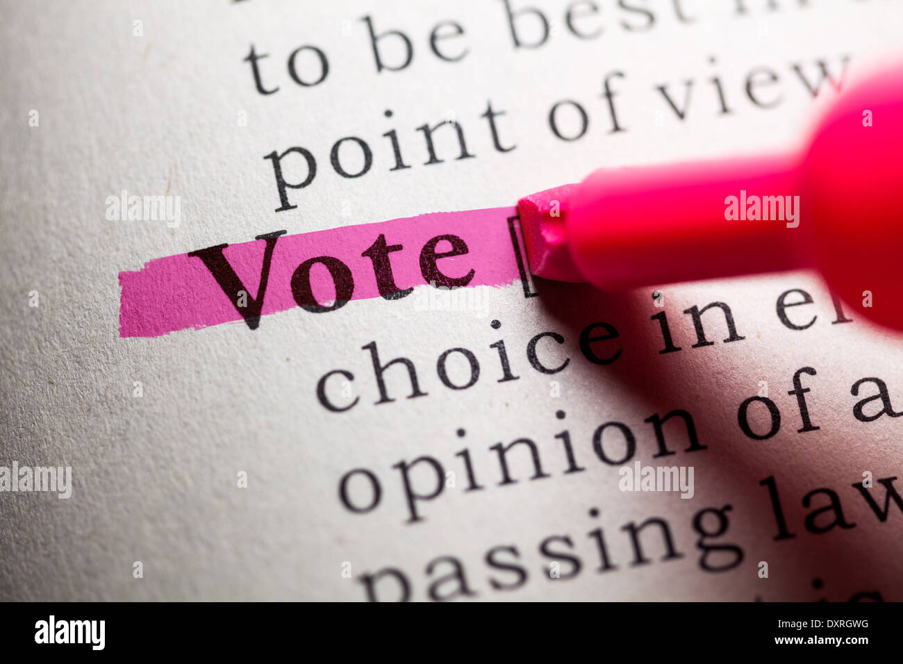 Faux dictionnaire, définition du mot vote. Banque D'Images