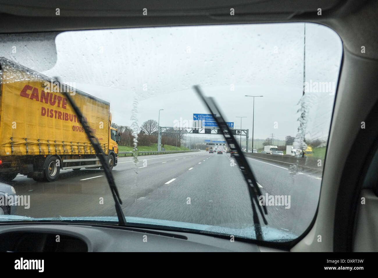 La conduite sur autoroute en mauvais temps, United Kingdom Banque D'Images