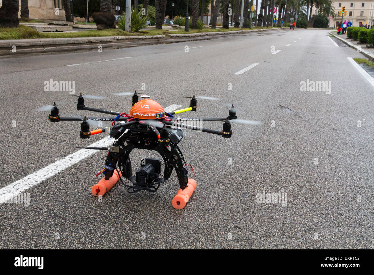 Drone Multicopter, caméra vidéo aérienne Vue aérienne de la course. Banque D'Images
