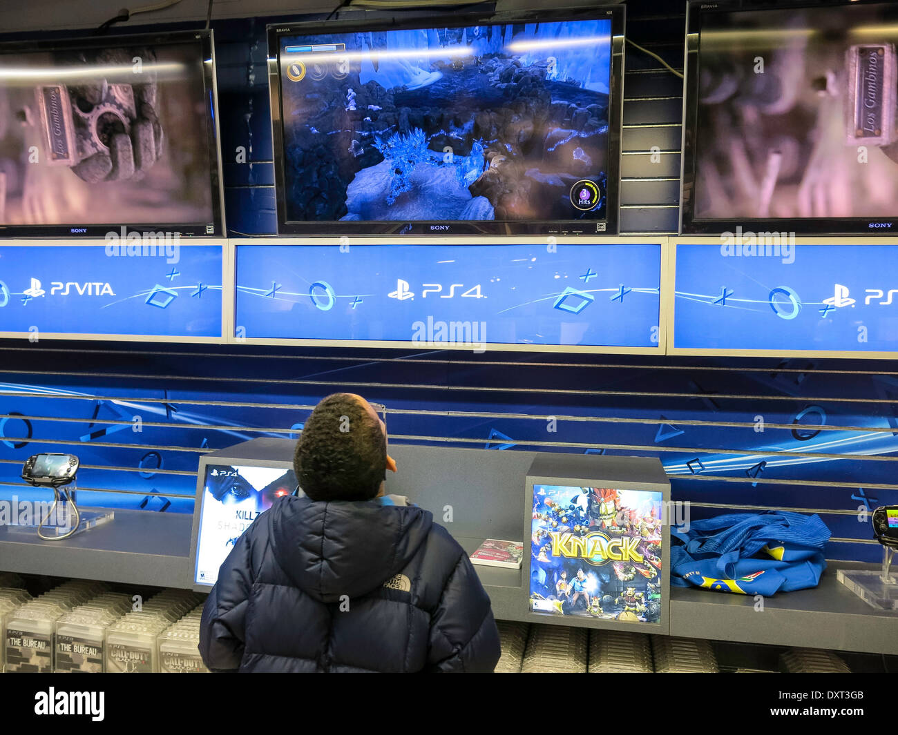 'Toys R Us' Store intérieur à Times Square, NYC Banque D'Images