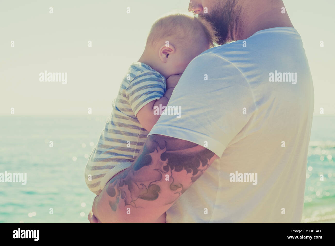 Close up of mother and baby son at beach Banque D'Images