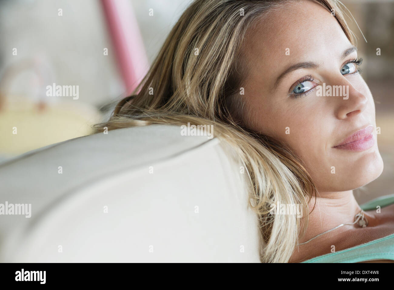 Close up portrait of smiling woman Banque D'Images