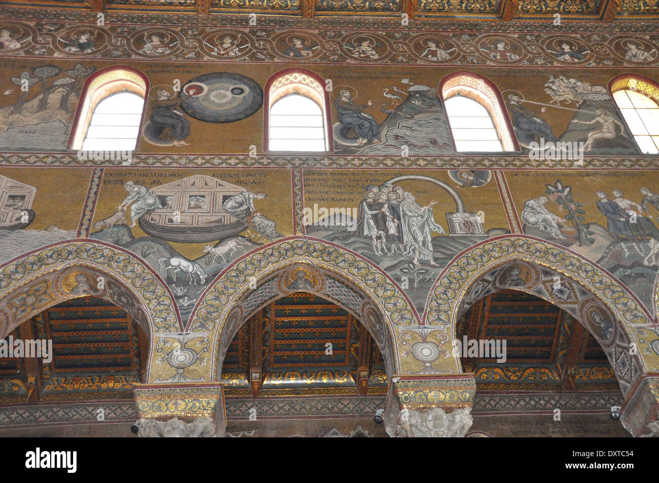 Mosaïques byzantines dans l'intérieur de la cathédrale de Monreale, en Sicile. Banque D'Images