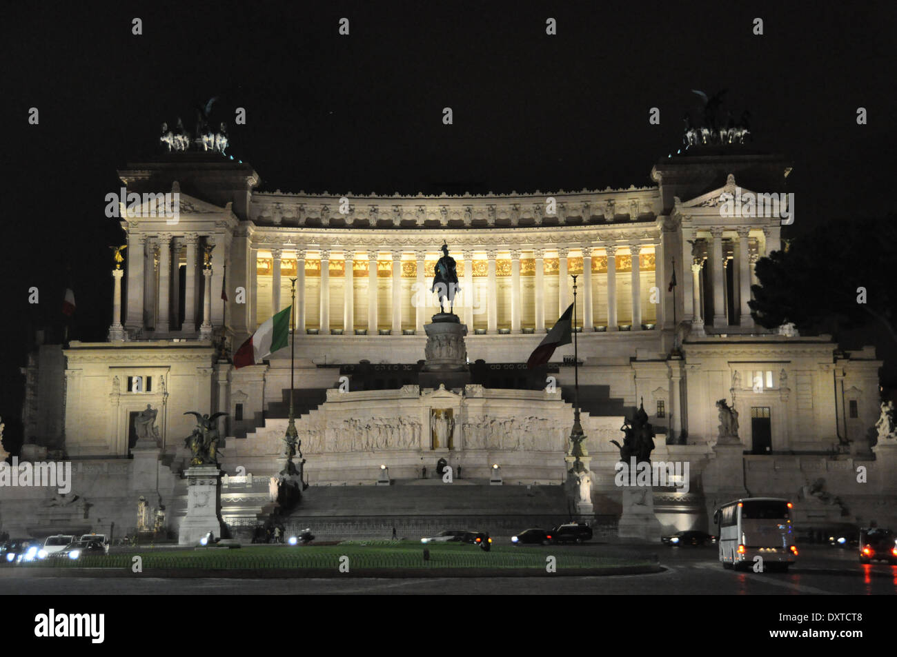 Victor Emmanuele ll monument la nuit, Rome. Banque D'Images