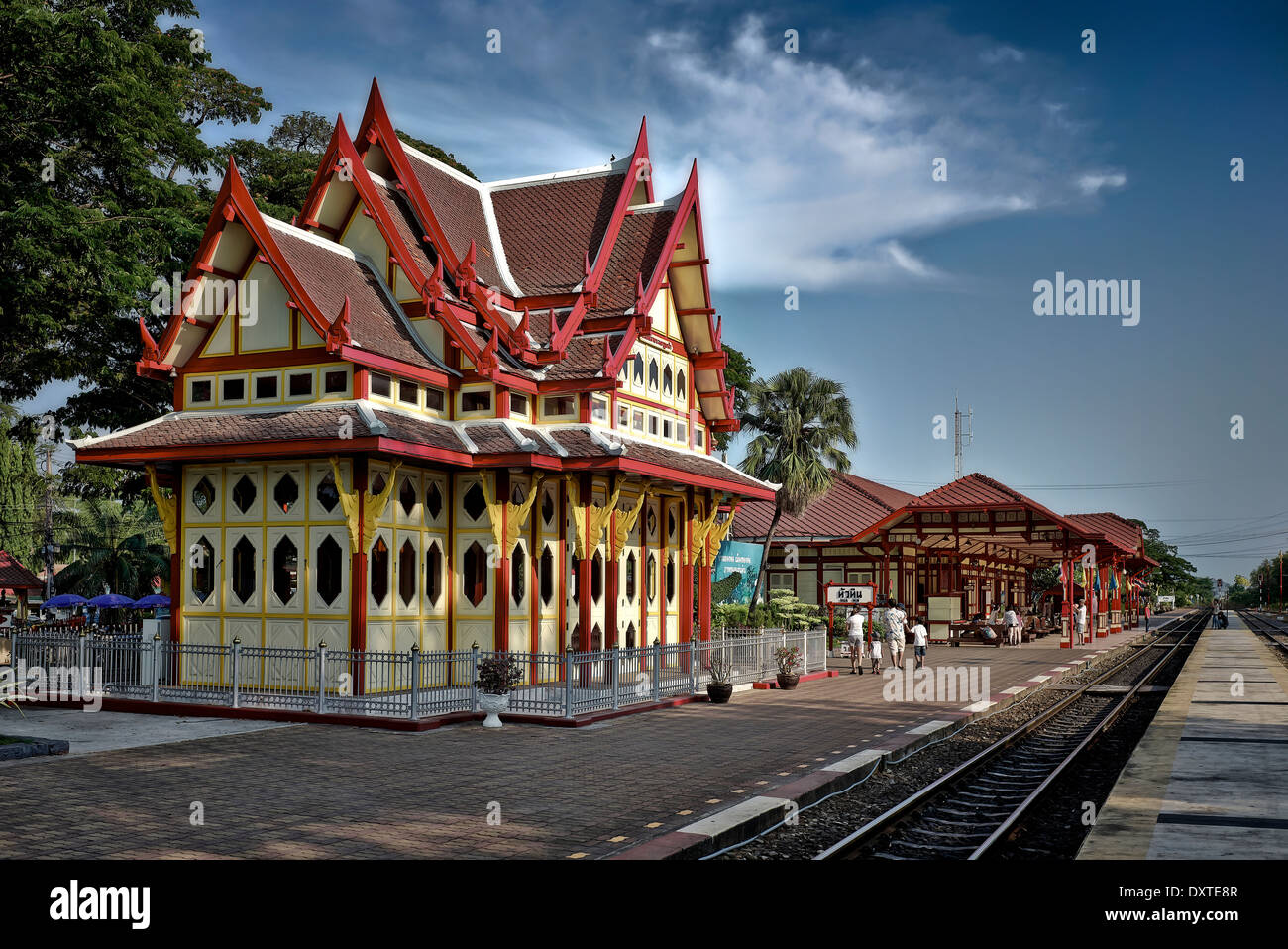 Gare de Hua Hin avec le Pavillon Royal utilisé dans les années passées par la monarchie des royaumes lors de la visite de la ville Banque D'Images