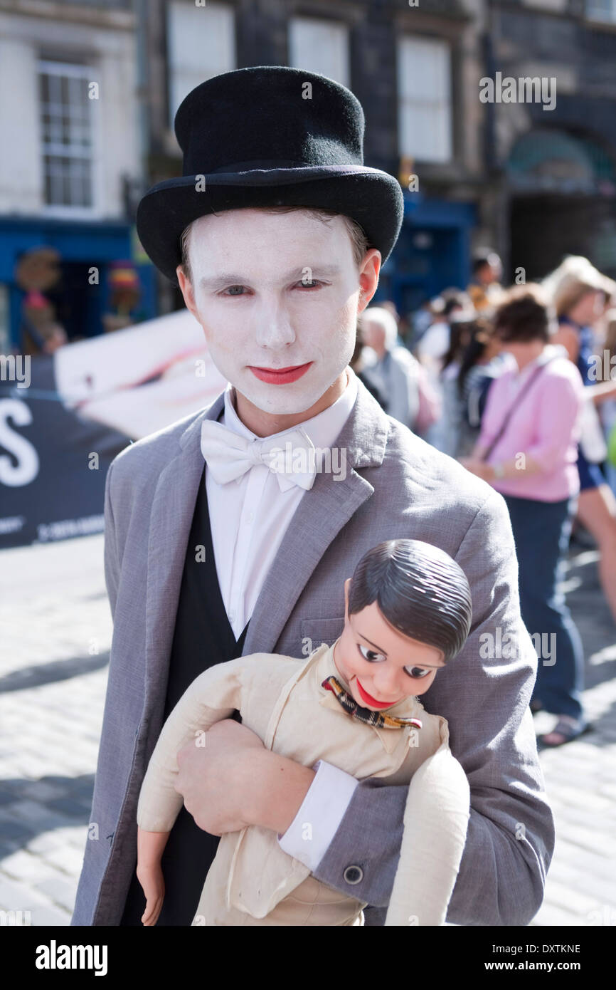 Un interprète sur le Royal Mile d'Édimbourg. Banque D'Images