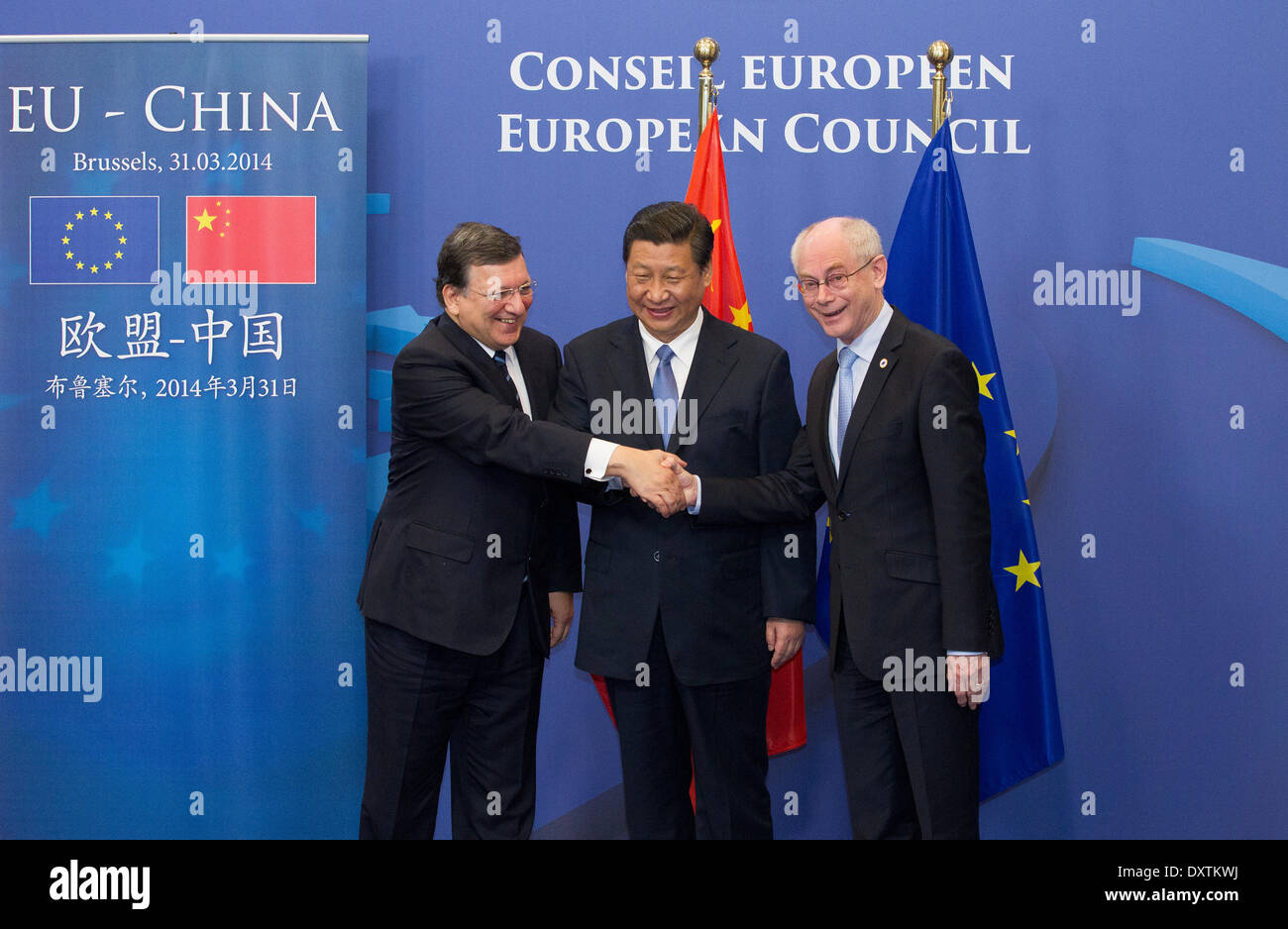 Sur la photo lors de sa visite à des institutions européennes a été le président Xi Jinping de la République populaire de Chine avec (à gauche), Jose Manuel Barroso, président de la Commission européenne et (à droite), Herman Van Rompuy, Président du Conseil européen. Banque D'Images
