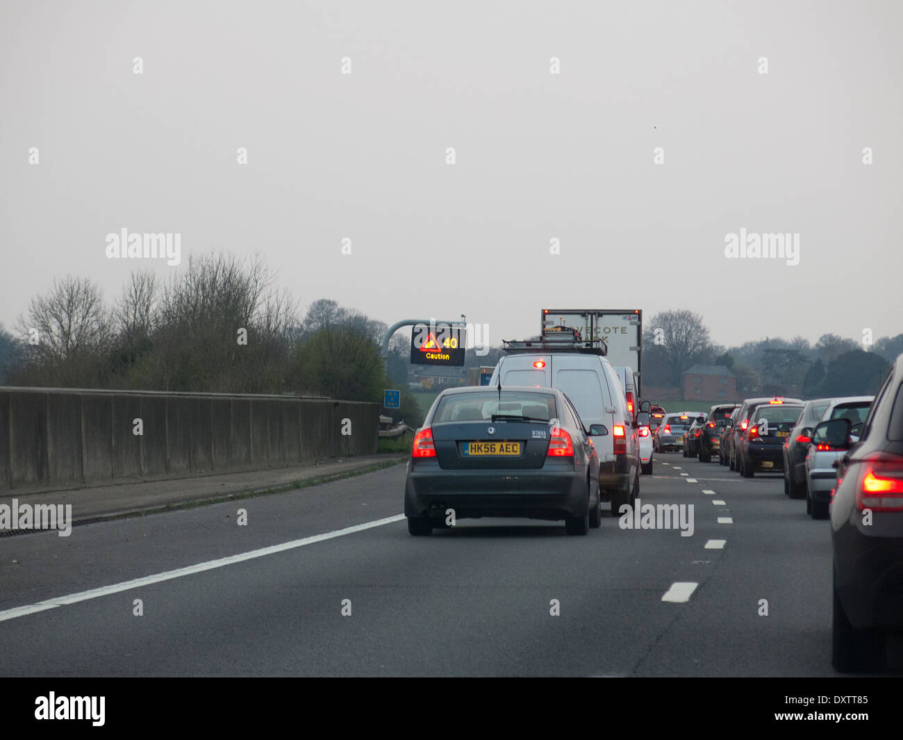Freinage trafic autoroute M3 près de Southampton 2014 Banque D'Images