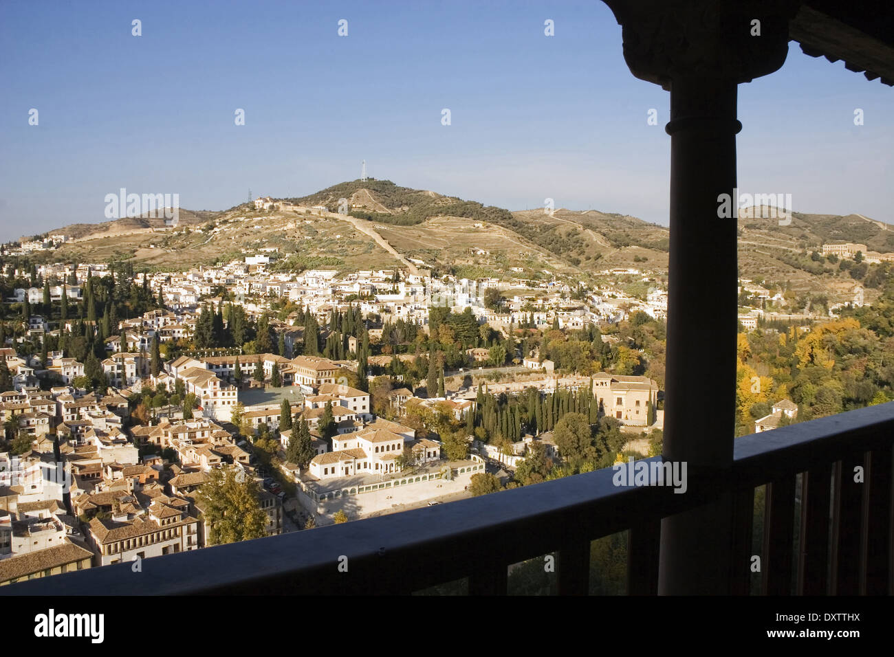 Balcon dans les Palais Nasrides, palais de l'Alhambra de Grenade. Andalousie, Espagne Banque D'Images