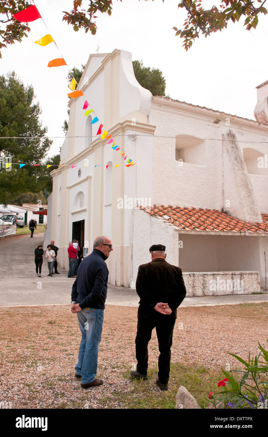 Les gens et procession religieuse au sanctuaire de San Francesco, Lula, région de Barbagia,Sardaigne, Italie Banque D'Images