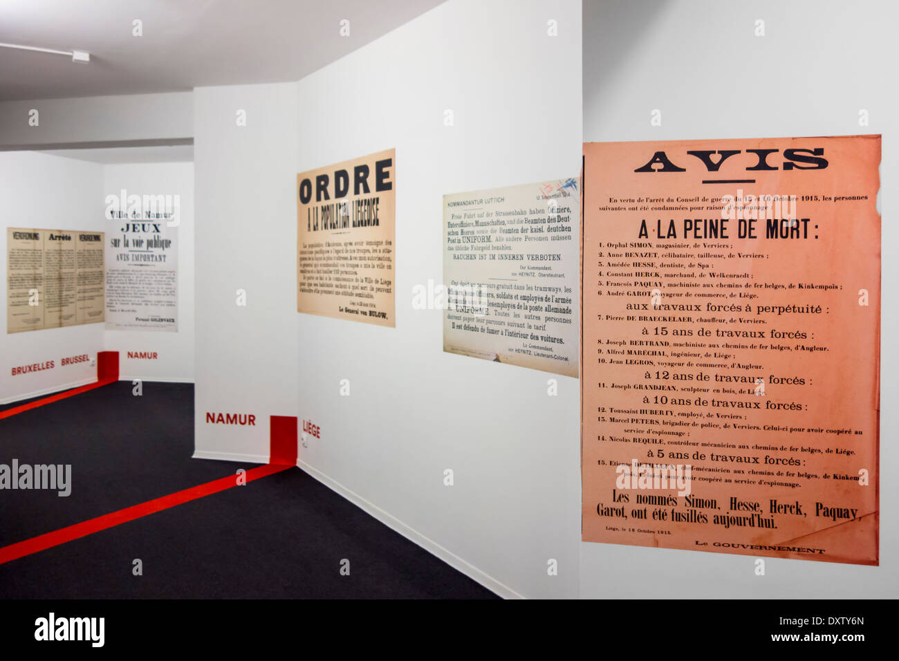 WW1 des pancartes avec avis et condamnation à mort annonce en français pour l'espionnage pendant la Première Guerre mondiale une occupation allemande Banque D'Images