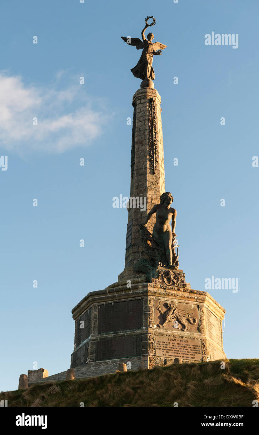 Aberystwyth, Pays de Galles, Royaume-Uni. Le mémorial de guerre conçu par Mario Rutelli et érigée en 1923 Banque D'Images