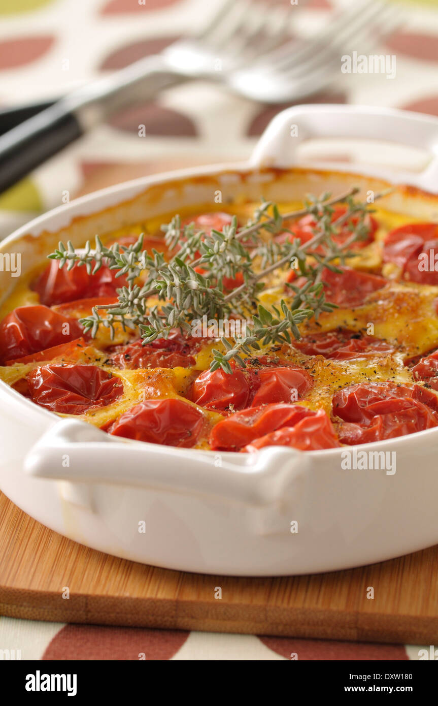 Tomate cerise,le thym et le flan de fromage de chèvre Banque D'Images