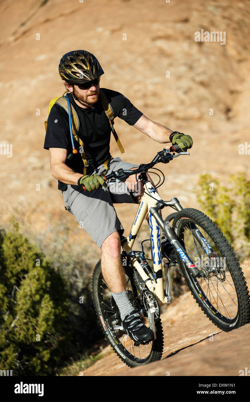 Mountain bike rider Trail Slickrock, Sable, aire de loisirs, Moab, Utah USA Banque D'Images