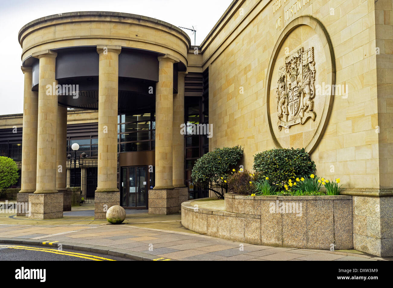 Porte d'accès avant et mur avec motif Justiciary, High Court of Justiciary, Glasgow, Ecosse, Grande-Bretagne, Royaume-Uni Banque D'Images
