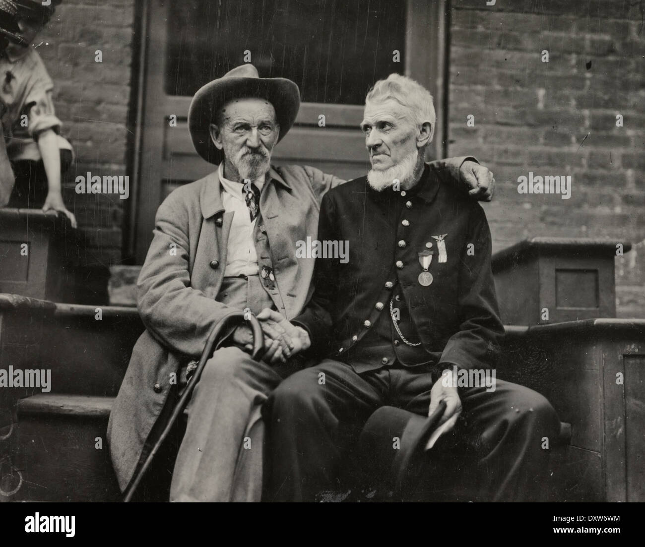 Vieux ennemis - anciens combattants du nord et du sud se réunir de nouveau à Gettysburg à l'occasion du 50e anniversaire de la bataille, 1913 Banque D'Images