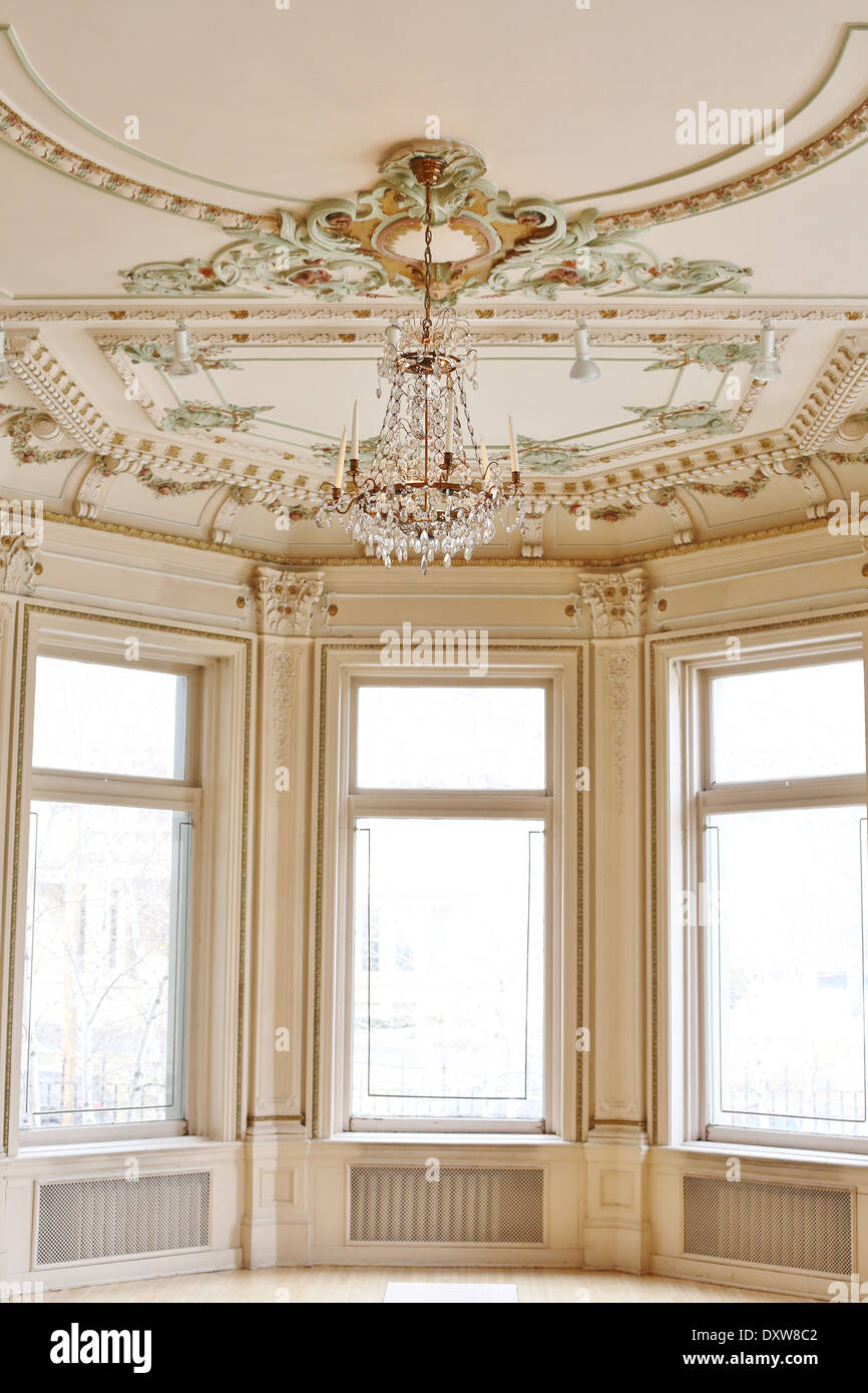 Une belle pièce de couleur crème dans le manoir Turnblad à l'American Swedish Institute de Minneapolis, Minnesota. Banque D'Images
