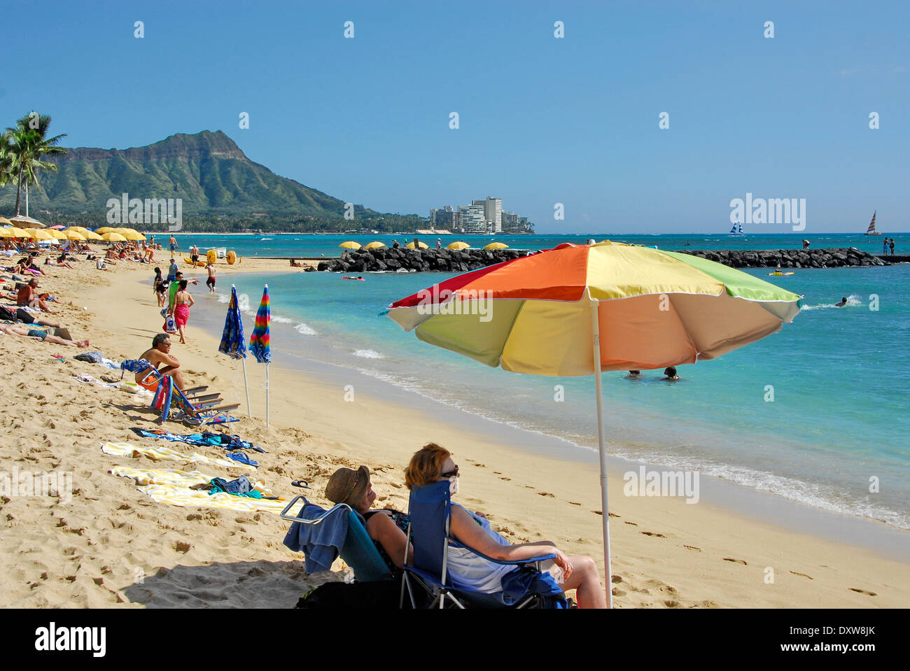 La plage de Waikiki à Honolulu, l'île d'Oahu, dans l'état de New York Banque D'Images