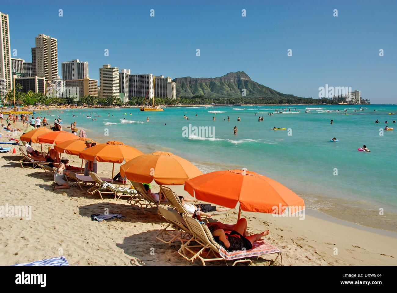 La plage de Waikiki à Honolulu, l'île d'Oahu, dans l'état de New York Banque D'Images