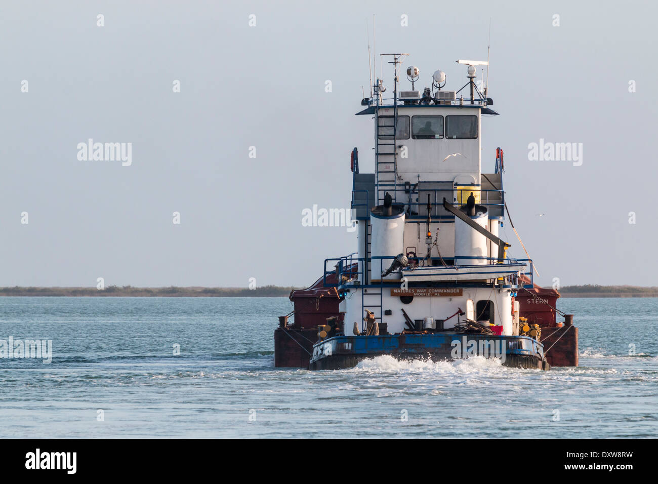 Remorqueur de Aransas Bay près de Port Aransas, Texas. Banque D'Images