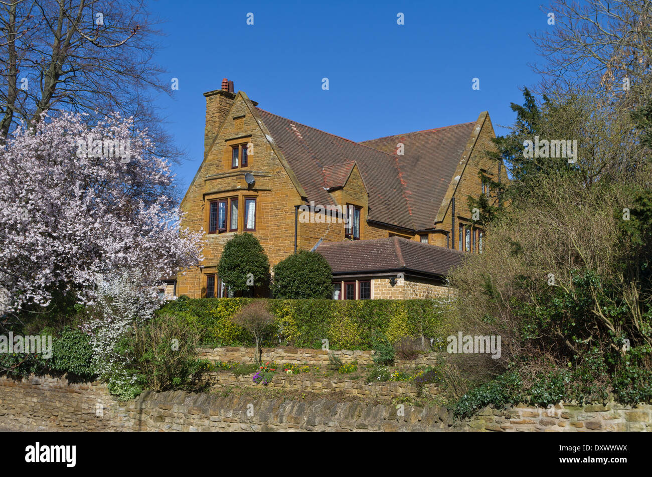 Oak Lodge, village Duston, Northampton, une villa victorienne conçu par  l'architecte local George H Stevenson. Maintenant une maison de soins Photo  Stock - Alamy