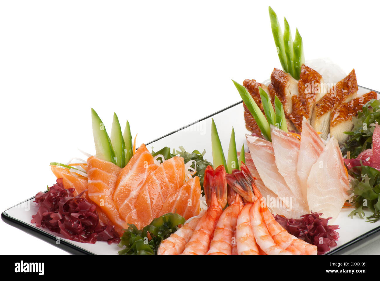 Ensemble de sashimis de daikon (radis blanc). Garni avec du gingembre, des algues, concombre Banque D'Images