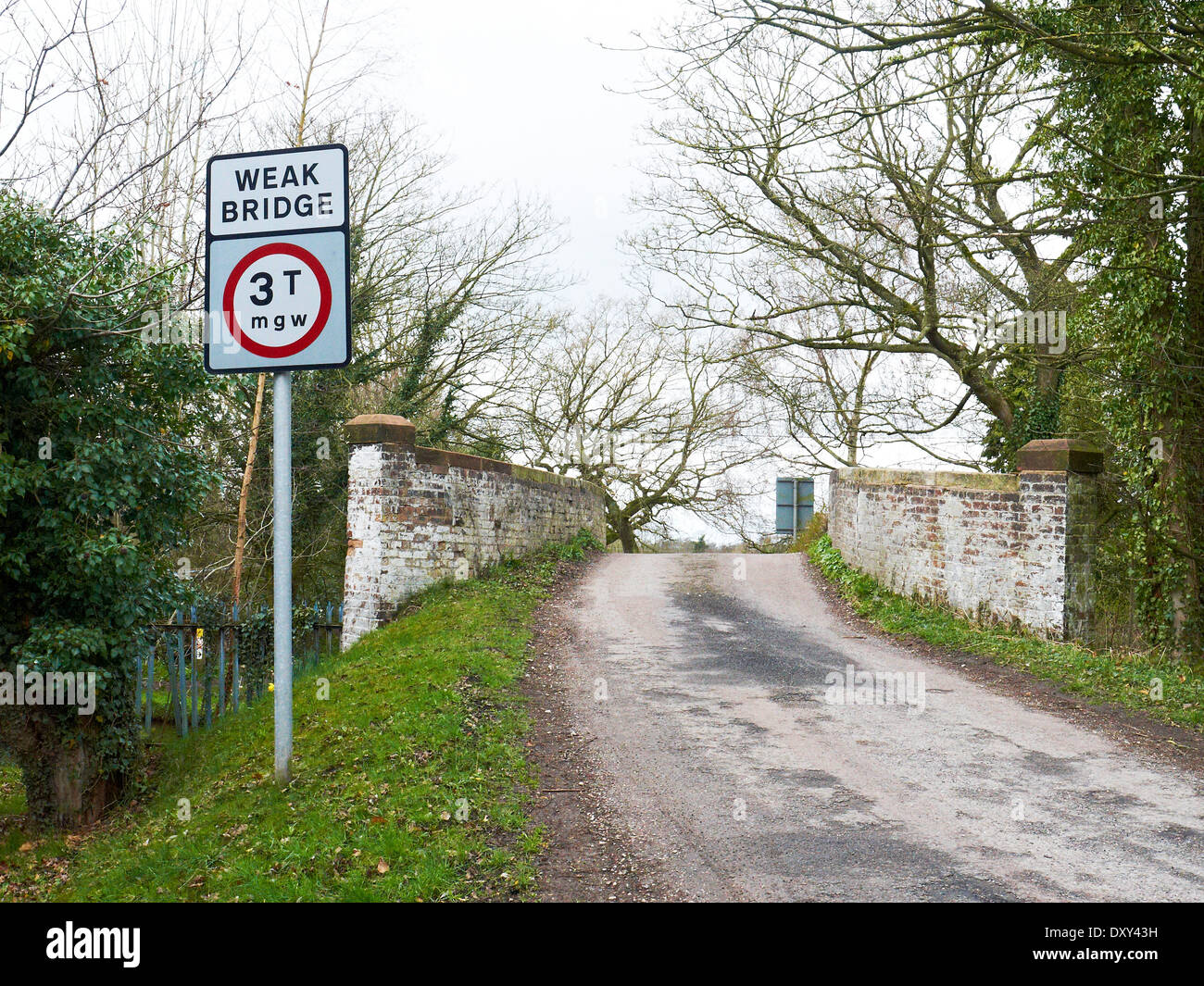 Faible pont signer dans Cheshire UK Banque D'Images
