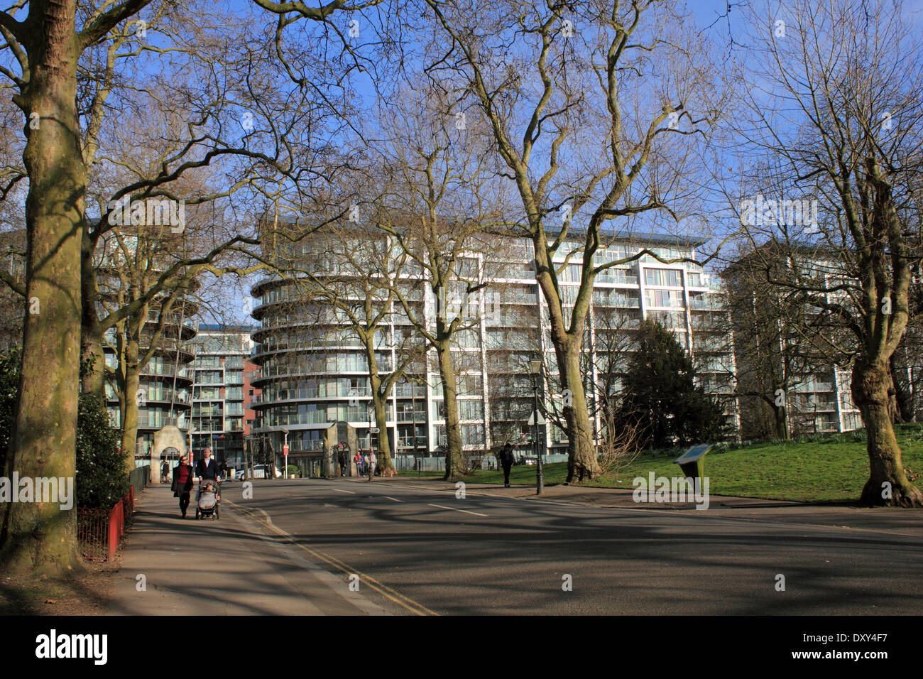 Battersea Park et appartements modernes à Chelsea Bridge Wharf, London UK Banque D'Images