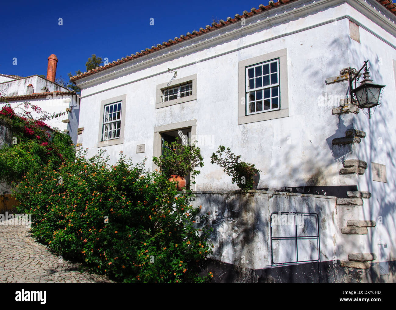 L'architecture traditionnelle en ville médiévale portugaise d'Obidos Banque D'Images